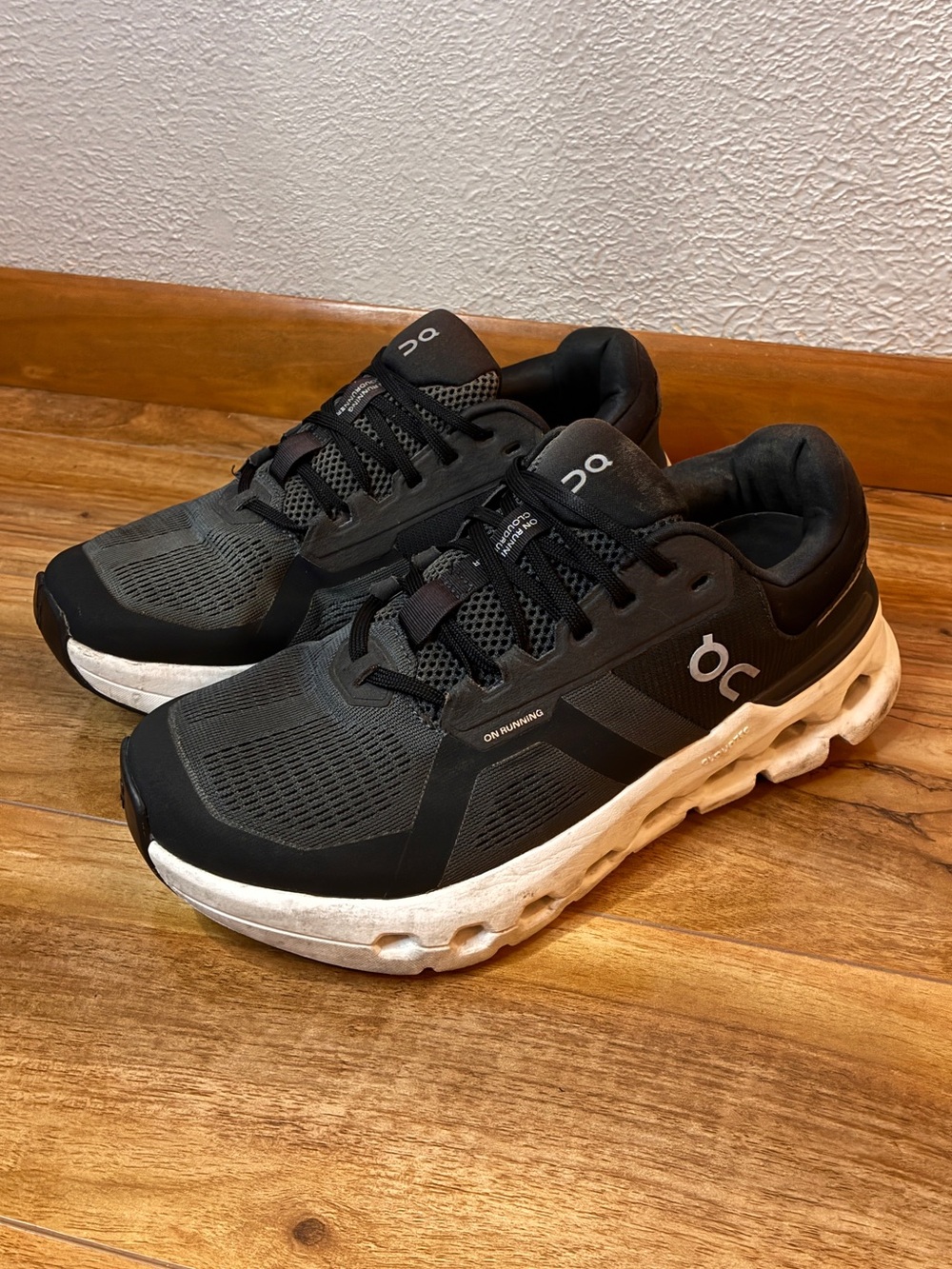 On Cloud Women’s Cloudrunner 2 Athletic Running Shoes Eclipse/Black- size 8.5